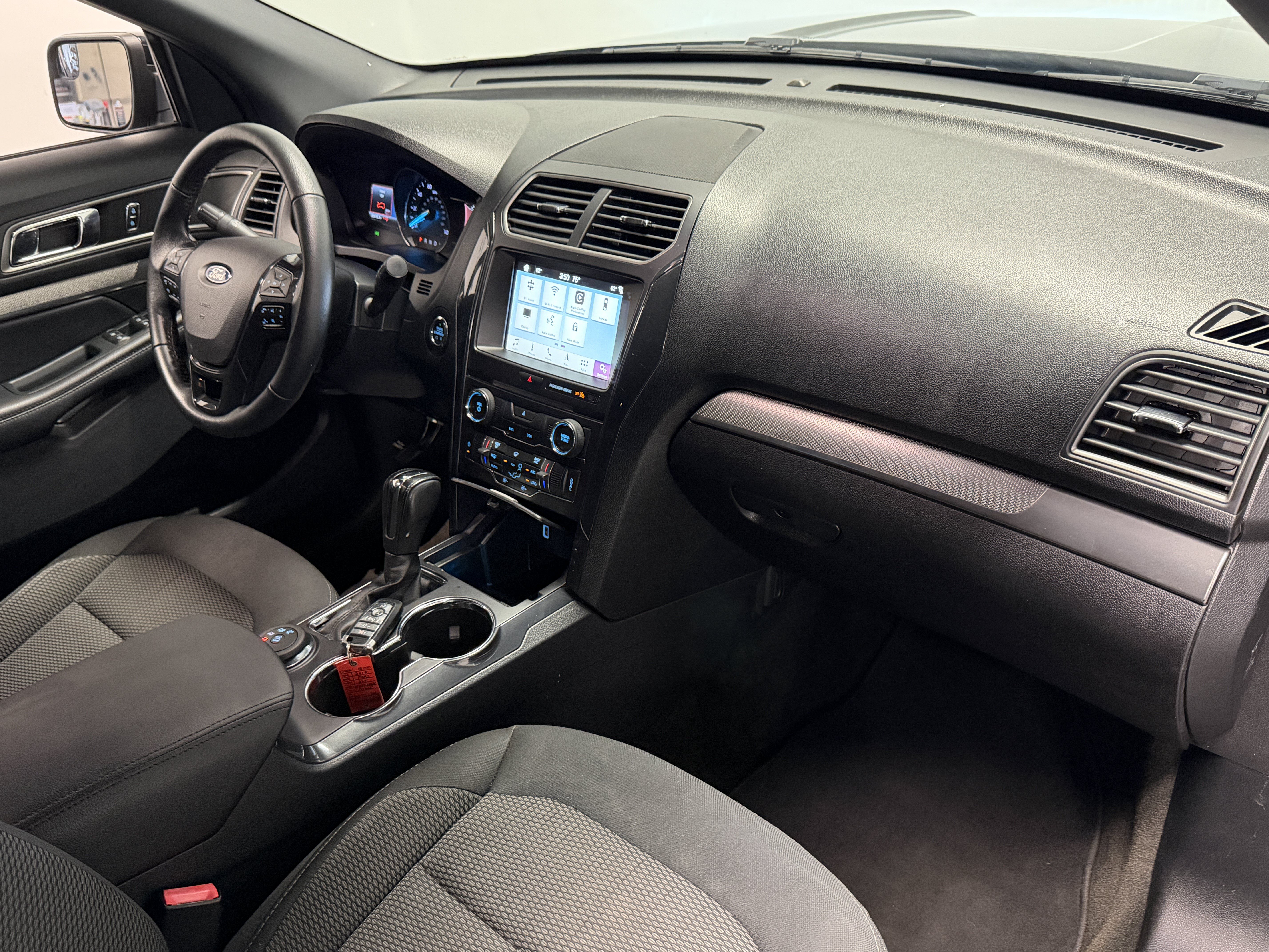 Used 2018 Ford Explorer XLT w/ Equipment Group 201A AWD/4WD image 19