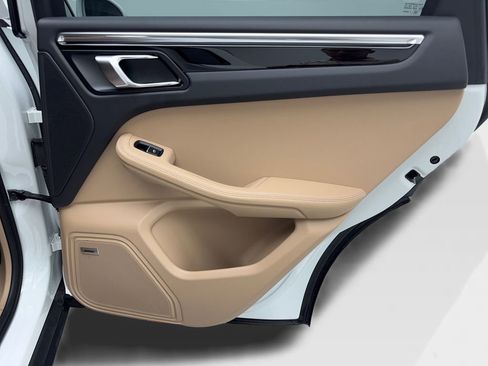 Used 2025 Porsche Macan Turbo image 41