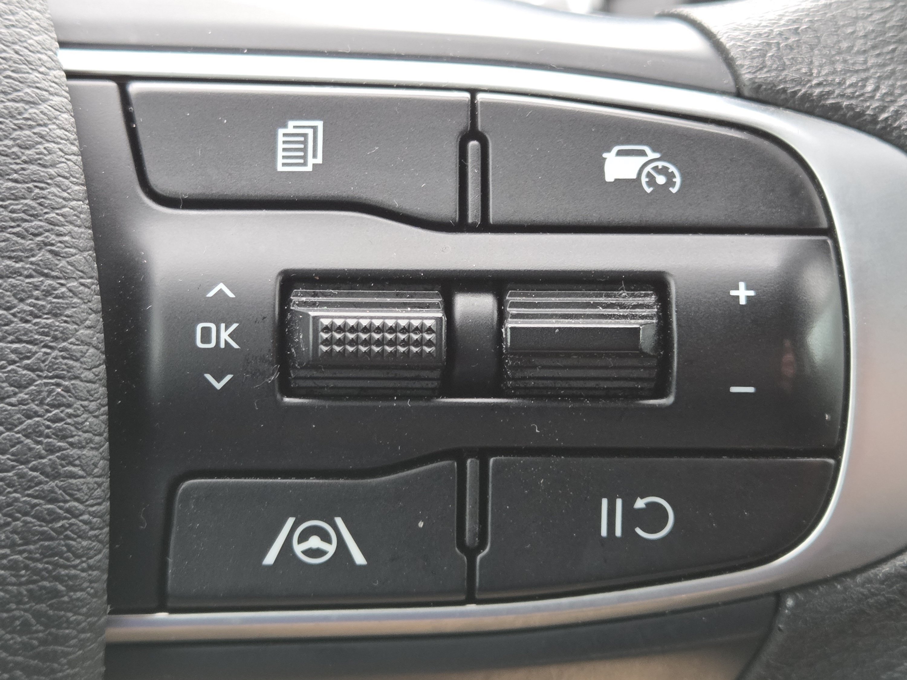 Used 2024 Kia Sportage LX AWD/4WD image 12
