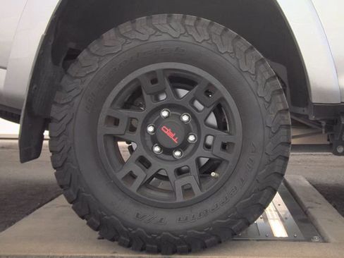 Used 2018 Toyota 4Runner TRD Off-Road image 12