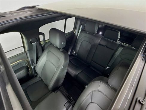 Used 2025 Land Rover Defender 110 S image 14