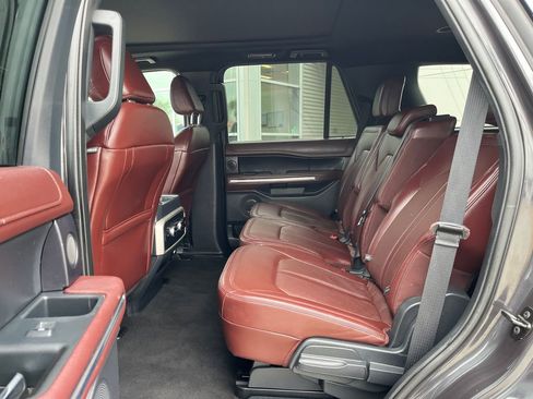 Used 2024 Ford Expedition Limited RWD image 12