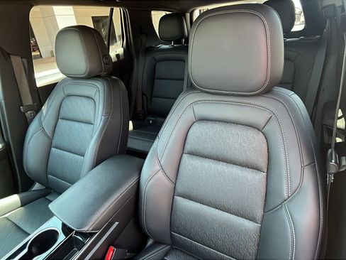 Used 2025 Chevrolet Equinox LT w/ Convenience Package II FWD image 9
