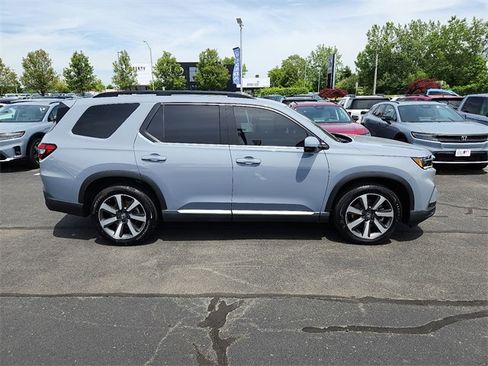 Used 2025 Honda Pilot Touring image 7