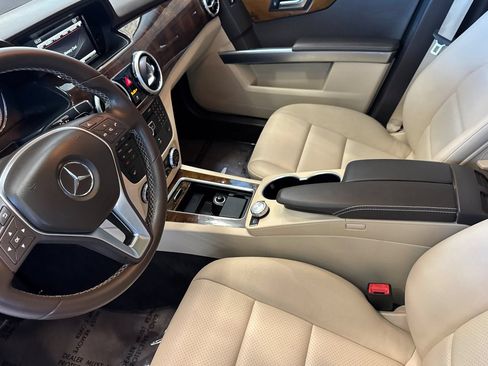 Used 2015 Mercedes-Benz GLK 350 4MATIC image 9