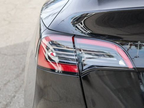 Used 2023 Tesla Model Y Long Range image 9