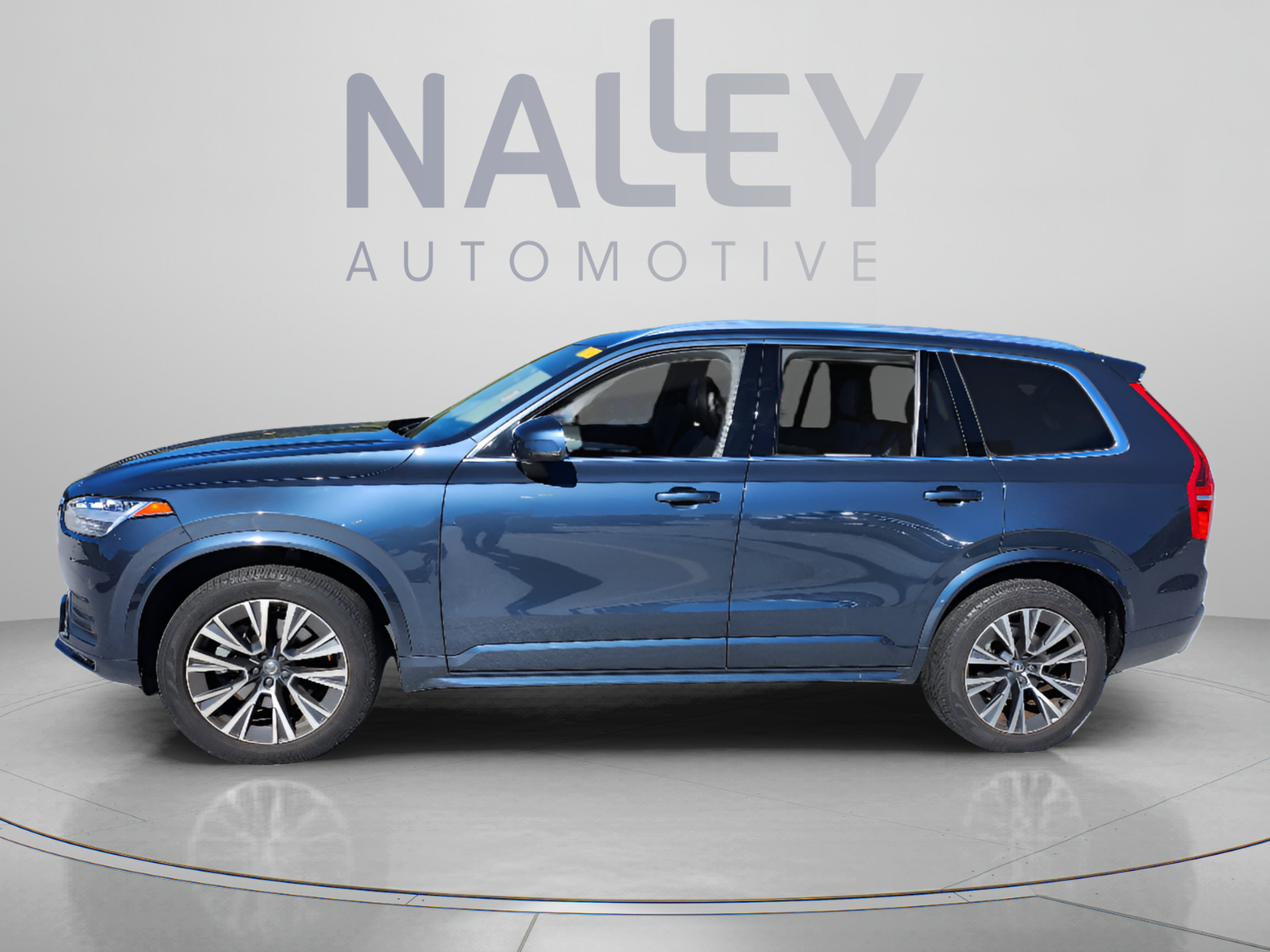 Used 2021 Volvo XC90 T5 Momentum w/ Climate Package FWD image 2