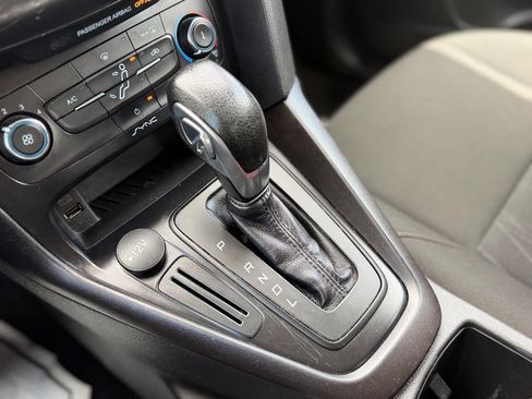Used 2018 Ford Focus SE FWD image 18