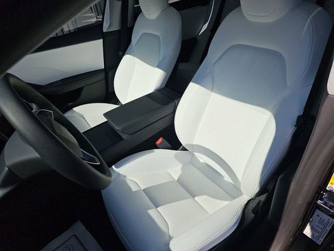 Used 2025 Tesla Model 3 Long Range image 19