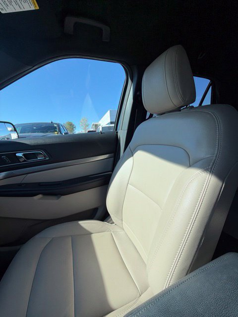 Used 2018 Ford Explorer XLT w/ Equipment Group 202A AWD/4WD image 20