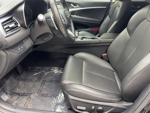 Used 2025 Genesis G70 2.5T image 26