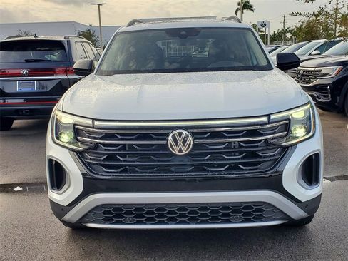 New 2026 Volkswagen Atlas Peak Edition image 2