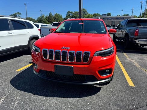 Used 2021 Jeep Cherokee Latitude Lux w/ Sun & Sound Group FWD image 4