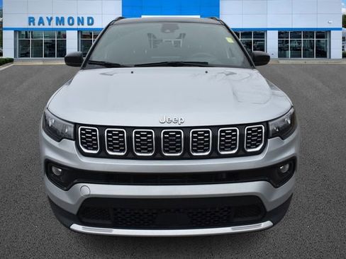 Used 2025 Jeep Compass Limited image 8