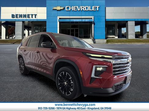 Used 2025 Chevrolet Traverse LT w/ Enhanced Driving Package FWD image 1