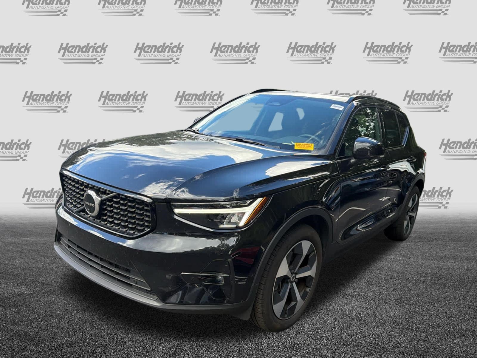 Used 2025 Volvo XC40 B5 Plus AWD/4WD image 7