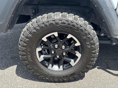 Used 2024 Jeep Gladiator Sport image 5