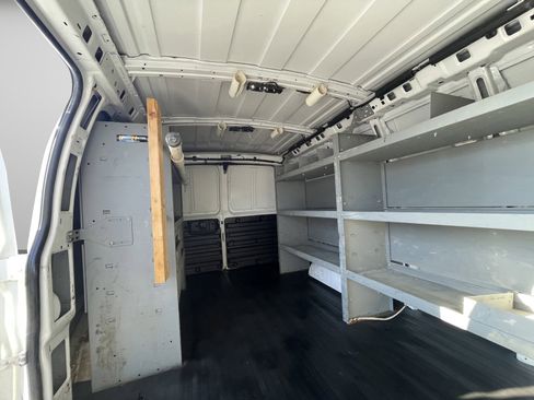 Used 2017 Chevrolet Express 2500 image 20