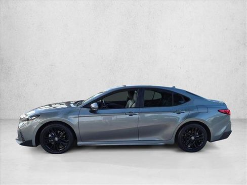 Used 2025 Toyota Camry SE w/ Convenience Package FWD image 8