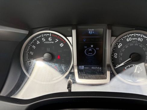 Used 2022 Toyota Tacoma Limited AWD/4WD image 35