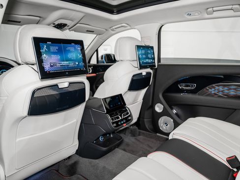 Used 2025 Bentley Bentayga Extended Wheelbase image 23