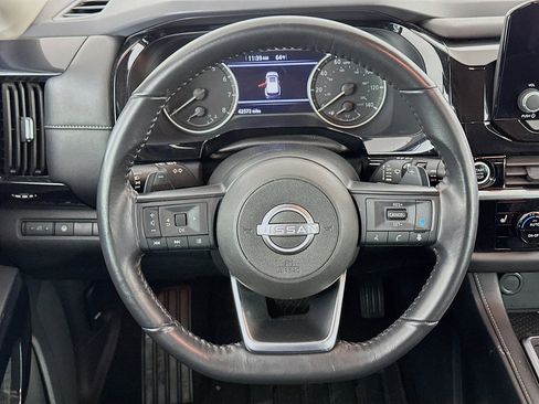 Used 2024 Nissan Pathfinder SV image 18