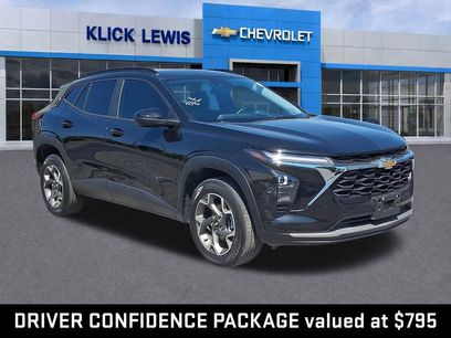 Used 2025 Chevrolet Trax LT w/ Driver Confidence Package