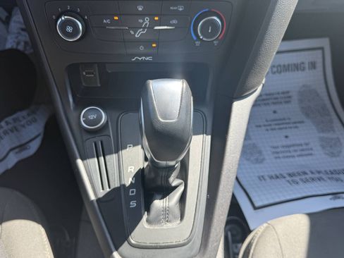 Used 2015 Ford Focus SE w/ SE Sport Package FWD image 22