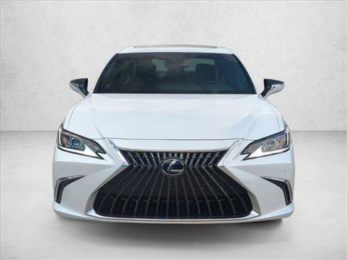 Used 2025 Lexus ES 300h w/ Premium Package FWD image 2