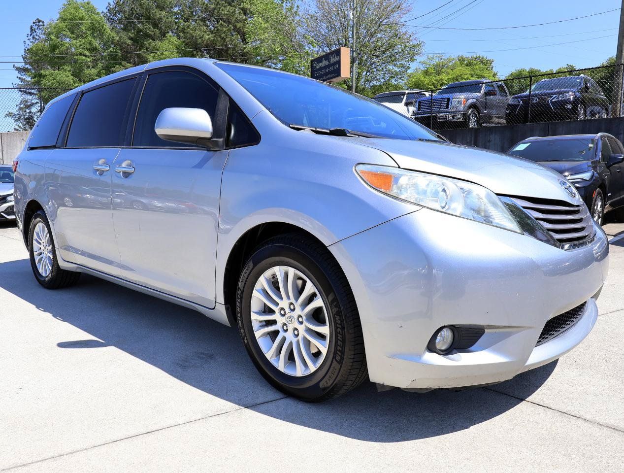Used 2015 Toyota Sienna XLE FWD image 9