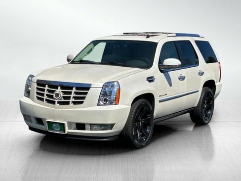 Used 2011 Cadillac Escalade Premium image 8