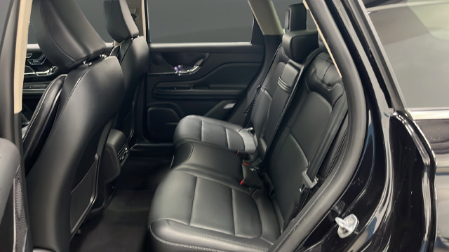 Used 2025 Lincoln Corsair Grand Touring AWD/4WD image 23