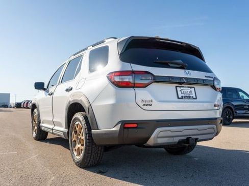 Used 2024 Honda Pilot TrailSport image 5