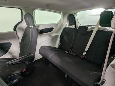 Used 2023 Chrysler Voyager LX FWD image 17