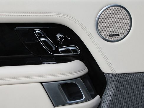 Used 2022 Land Rover Range Rover Westminster Edition image 11