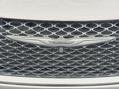 Used 2023 Chrysler Pacifica Touring-L w/ S Appearance Package FWD image 34