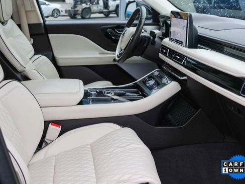 Used 2023 Lincoln Aviator Black Label w/ Class IV Trailer Tow Package image 19