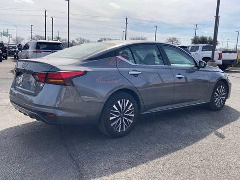 Used 2025 Nissan Altima 2.5 SV image 5
