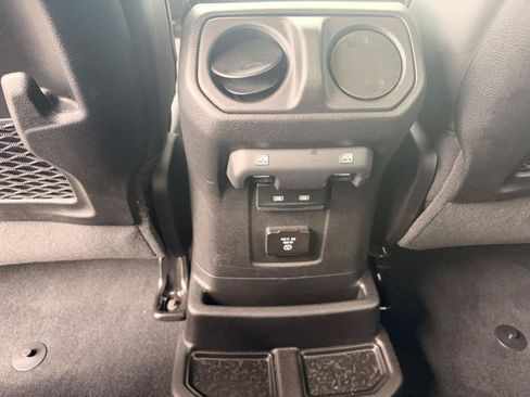 Used 2026 Jeep Wrangler Unlimited Sahara AWD/4WD image 13