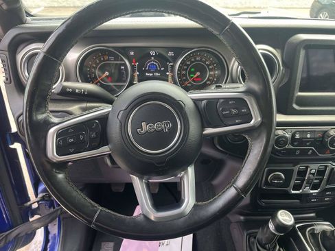 Used 2019 Jeep Wrangler Unlimited Sahara w/ Cold Weather Group AWD/4WD image 18