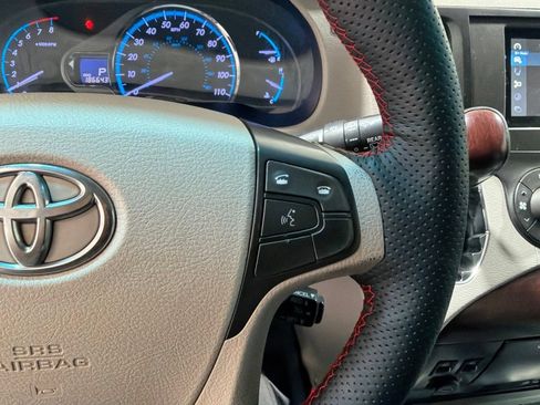 Used 2011 Toyota Sienna XLE w/ XLE Navigation Pkg FWD image 27