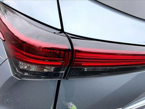 Used 2024 Toyota Highlander Platinum image 28