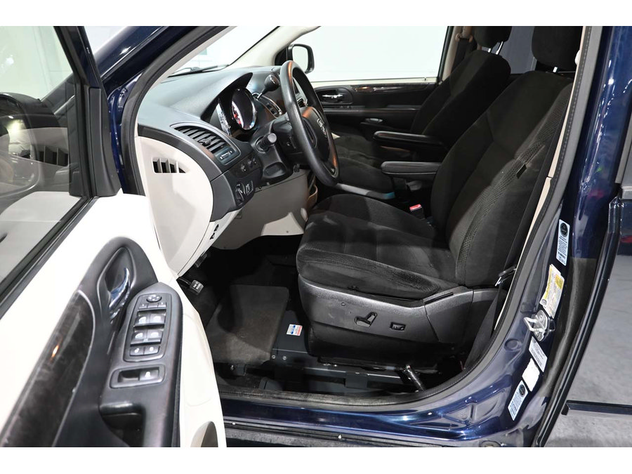 Used 2015 Dodge Grand Caravan SXT FWD image 13
