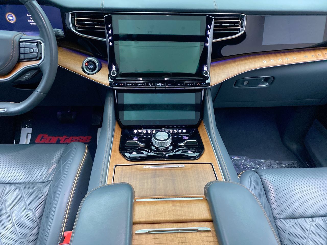 Used 2023 Jeep Grand Wagoneer Series III AWD/4WD image 22