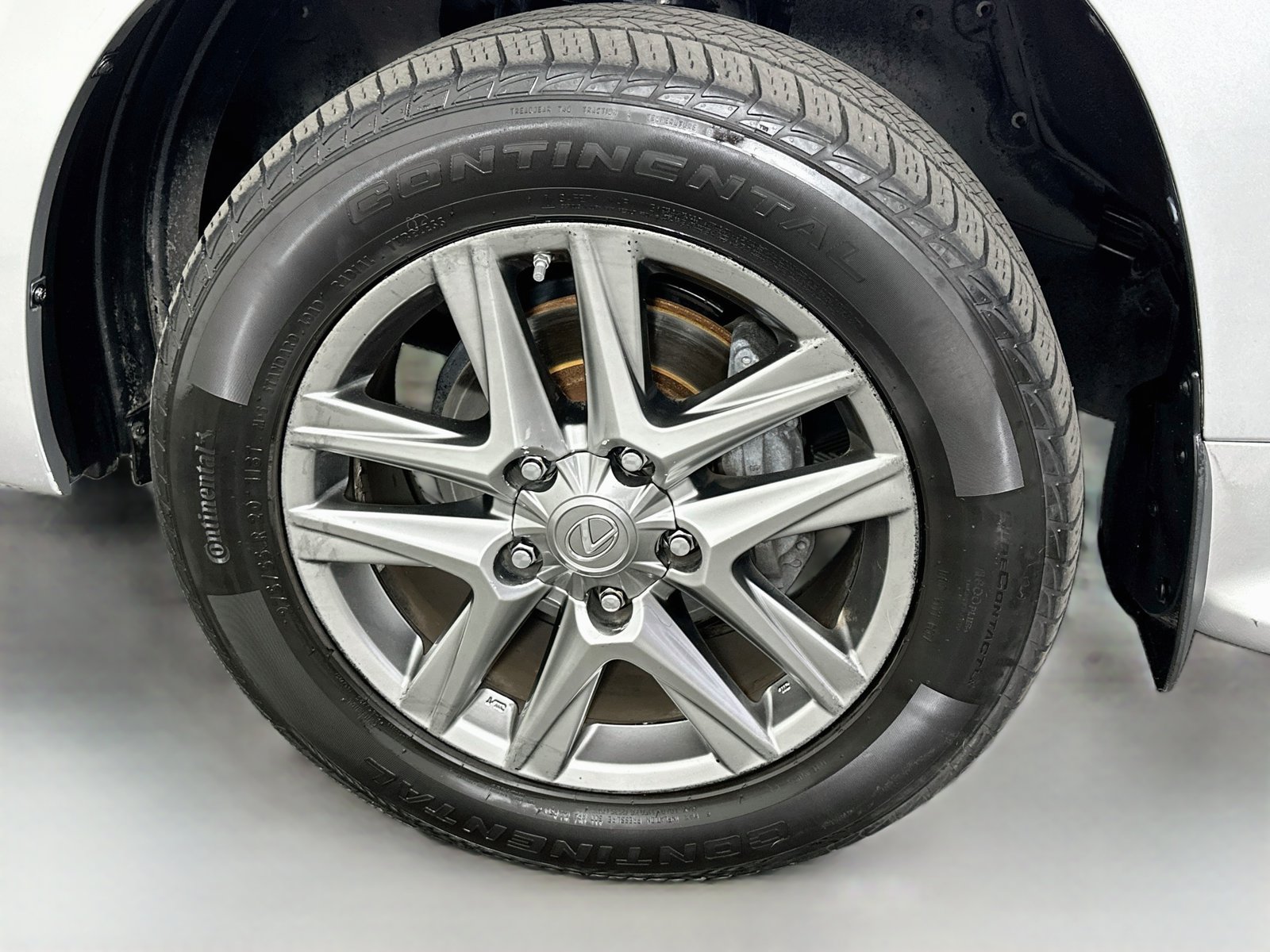 Used 2013 Lexus LX 570 4WD w/ Luxury Pkg image 34
