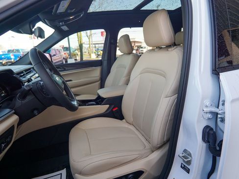 Used 2023 Jeep Grand Cherokee L Limited w/ Luxury Tech Group II image 25