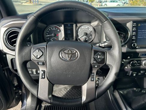 Used 2022 Toyota Tacoma TRD Off-Road w/ Technology Package image 17