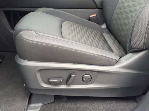 Used 2025 Nissan Pathfinder SV w/ Black Appearance Package image 8