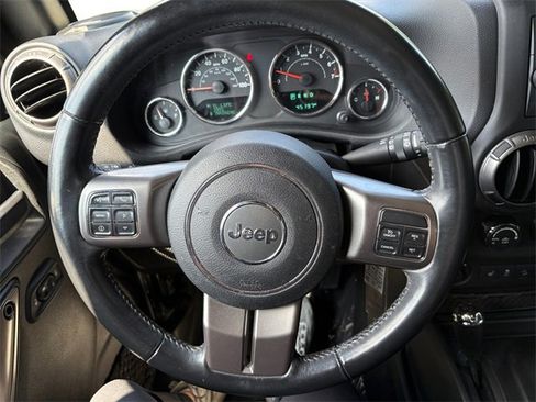 Used 2018 Jeep Wrangler Unlimited Sahara image 15