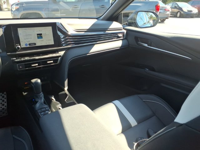 Used 2026 Toyota Camry SE w/ Convenience Package FWD image 9